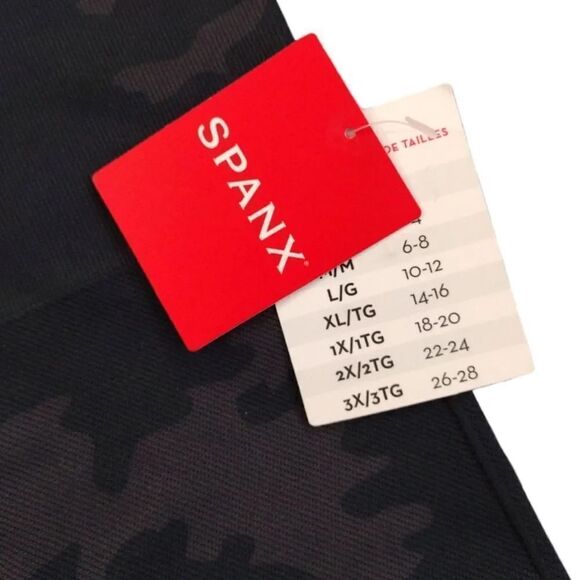 Spanx Black Camo Look At Me Now Seamless Bike Shorts Large NWT - Picture 6 of 12